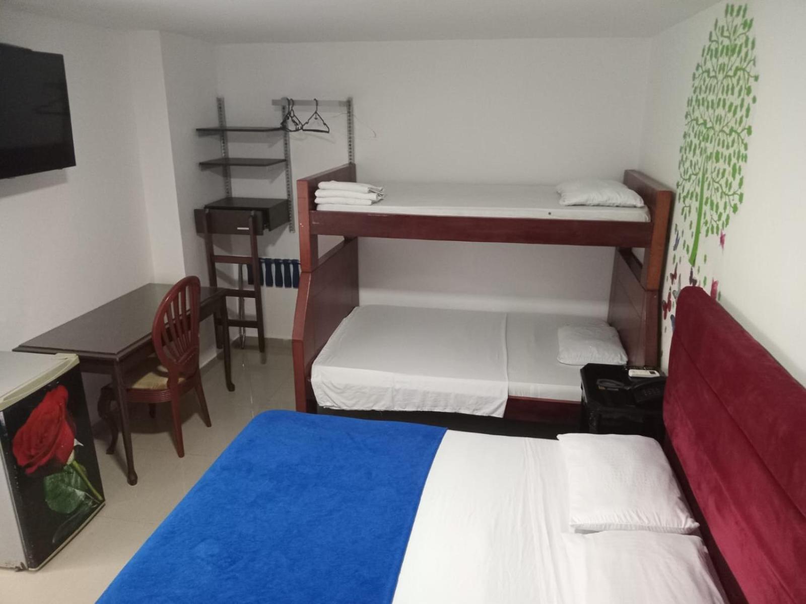 Hotel Intersuites Баранкила Екстериор снимка